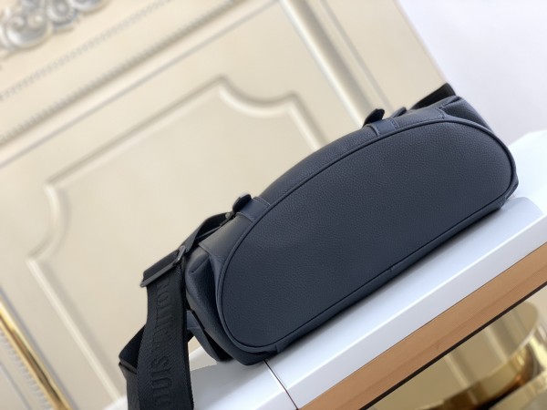  Handbag  Louis Vuitton   M58476  size  25 x 29 x 9  cm 