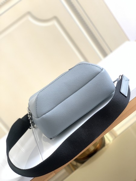  Handbag   Louis Vuitton  M30801  size  20 x 31 x 10  cm