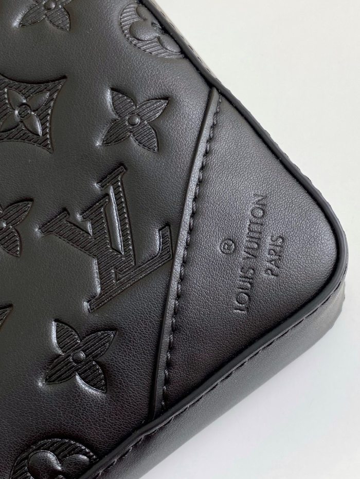 Handbag  Louis Vuitton  M69827  size  27.0x 4.5x 18.5 cm