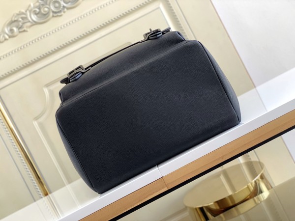 Handbag   Louis Vuitton   M58644   size  30 x 42 x 17  cm  