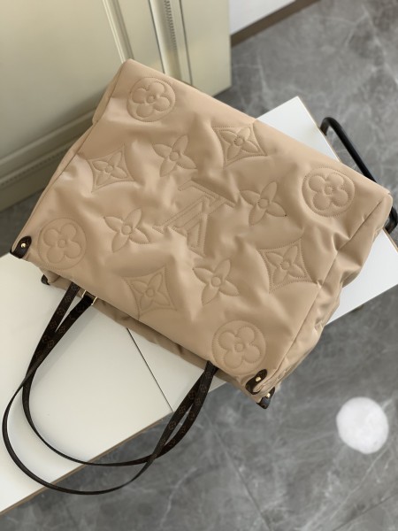 Handbag   Louis Vuitton M59007  size  41 x 34 x 19 cm 