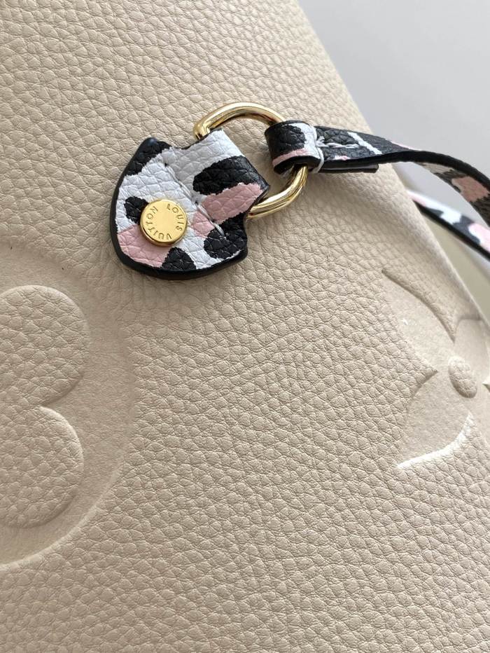  Handbag   Louis Vuitton  M58525  size 31 x 28 x 14  cm