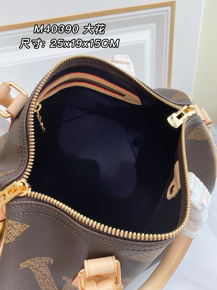  Handbag  Louis Vuitton   M44601  size  25.0×19.0×15.0  cm