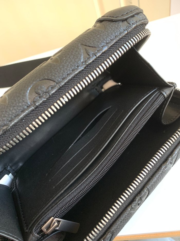 Handbag   Louis Vuitton   M20439   size  21 x 12 x 6.5  cm