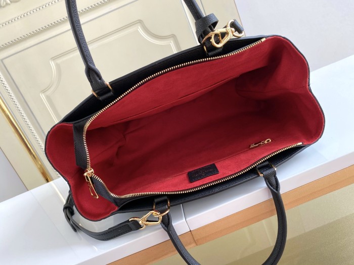 Handbag  Louis Vuitton M45811  size 34 x 24 x 15 cm