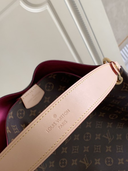  Handbag   Louis Vuitton   M43704  size   35.5 × 14.0× 33.5  cm