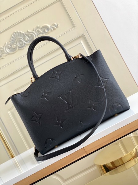  Handbag  Louis Vuitton  M45811   size  34 x 24 x 15  cm