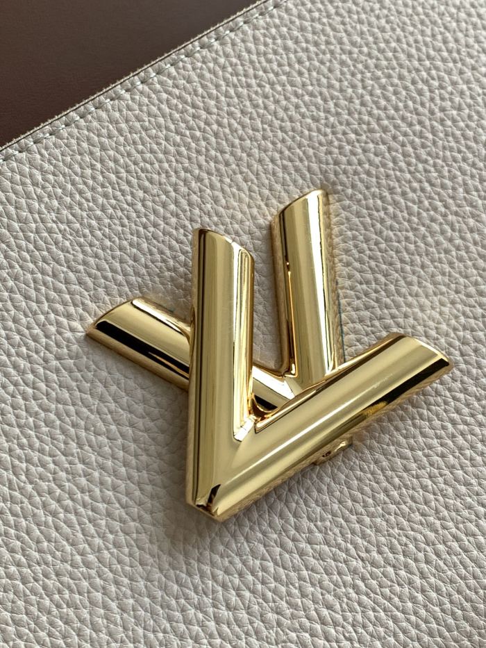   Handbag   Louis Vuitton  M57093  size  17.0 x 25.0 x 11.0  cm  