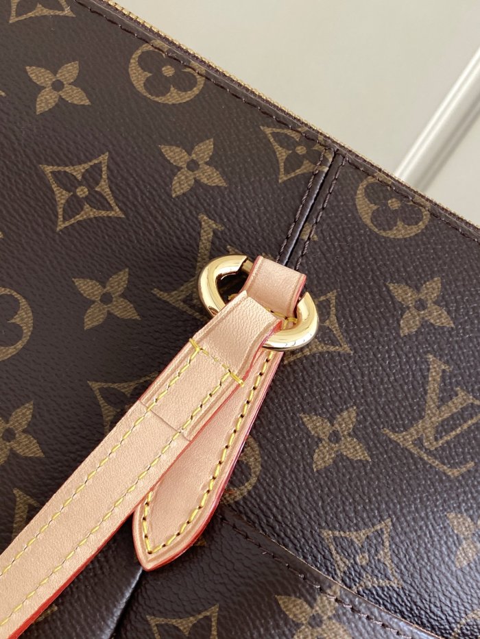  Handbag  Louis Vuitton  M56689  size  43x30x7 cm
