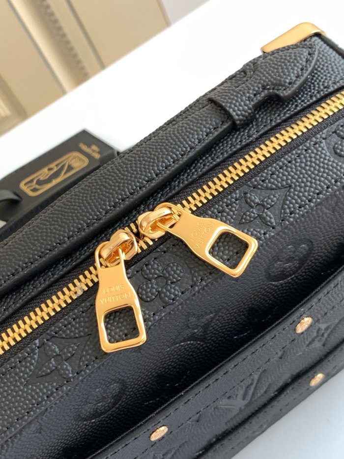  Handbag  Louis Vuitton   M57971  size  21.5 x 15 x 7  cm