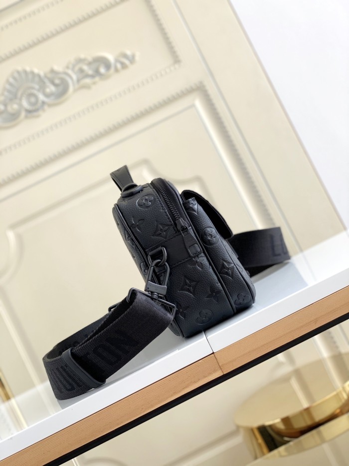  Handbag  Louis Vuitton  M58489  size  22 x 18 x 8   cm