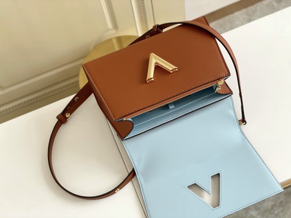  Handbag  Louis Vuitton   M57093  size  17.0 x 25.0 x 11.0  cm