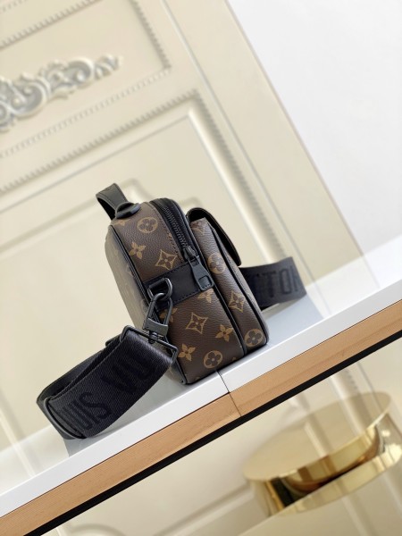  Handbag  Louis Vuitton  M45806  size  22 x 18 x 8  cm