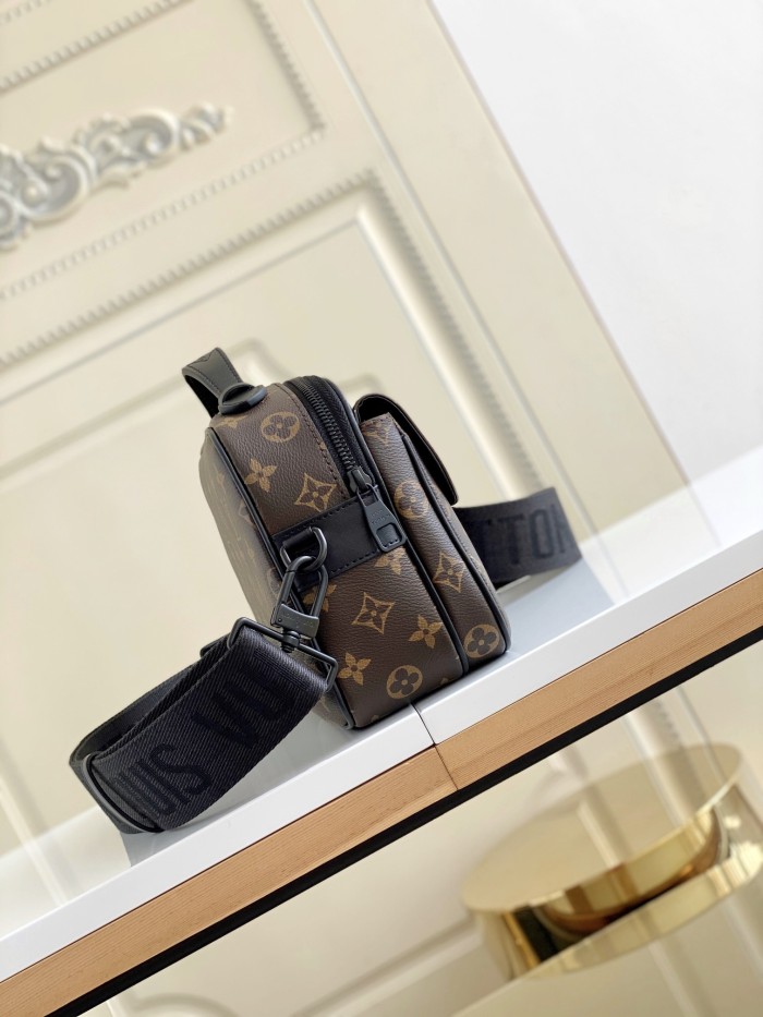  Handbag  Louis Vuitton  M45806  size  22 x 18 x 8  cm