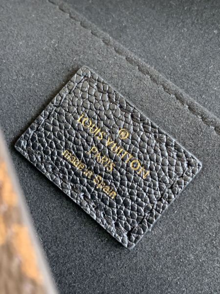  Handbag   Louis Vuitton  M44548  size   26-19-9.5 cm