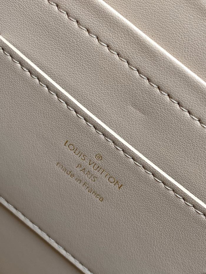  Handbag   Louis Vuitton  M57090  size  29.0×21.0×12  cm