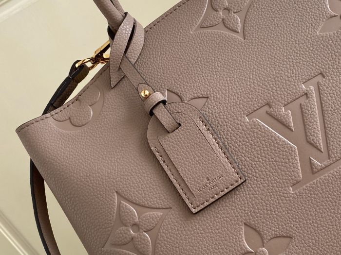 Handbag  Louis Vuitton  M45833  size 34 x 24 x 15 cm