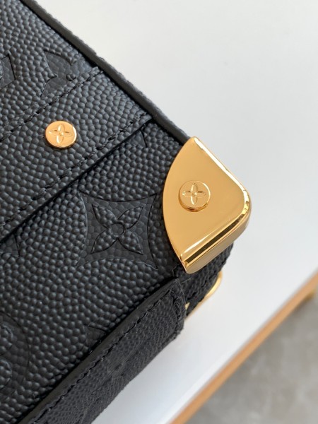  Handbag  Louis Vuitton   M57971  size  21.5 x 15 x 7  cm