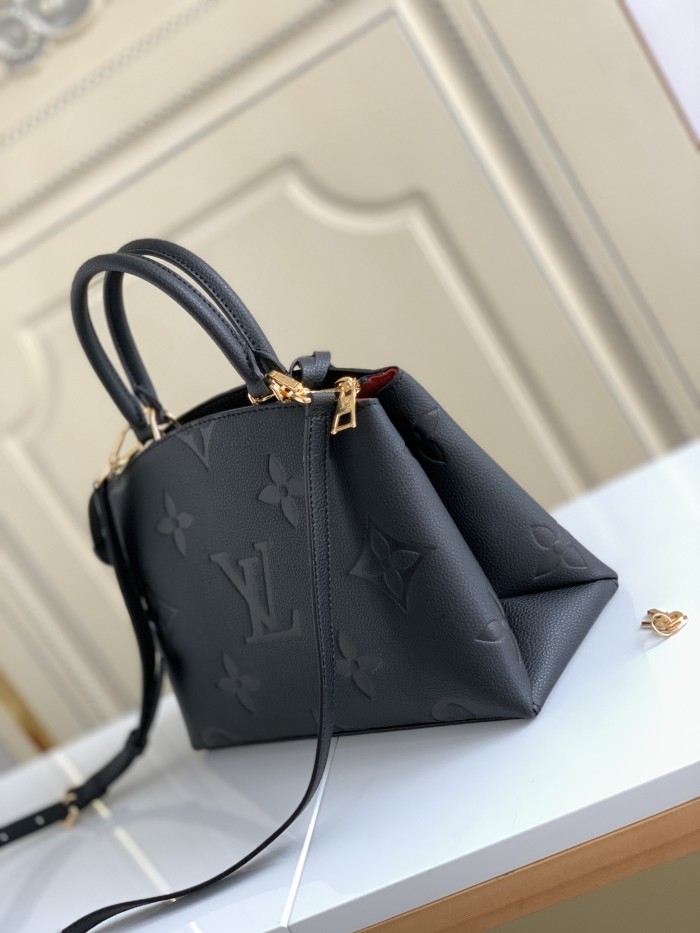  Handbag   Louis Vuitton  58916  size  29 x 18 x 12.5  cm 