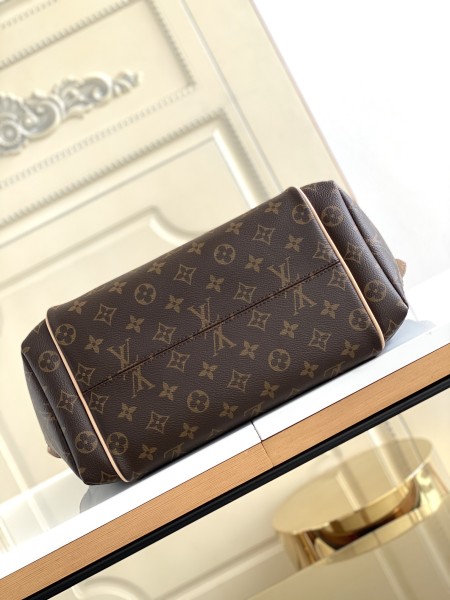  Handbag  Louis Vuitton  M56689  size  43x30x7 cm