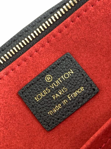  Handbag   Louis Vuitton  58916  size  29 x 18 x 12.5  cm 