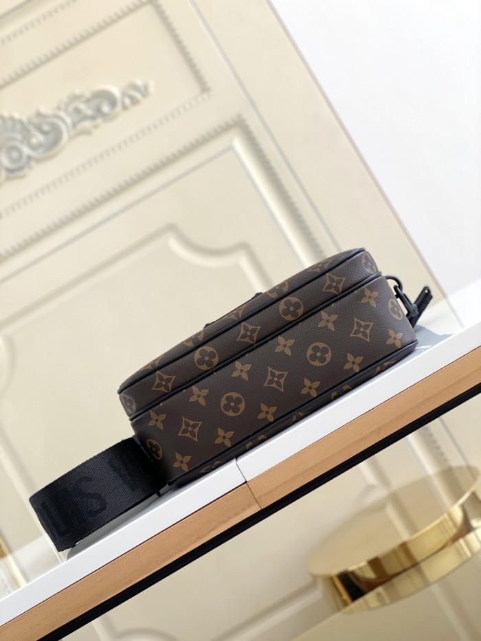  Handbag  Louis Vuitton  M45806  size  22 x 18 x 8  cm