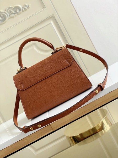  Handbag  Louis Vuitton   M57093  size  17.0 x 25.0 x 11.0  cm