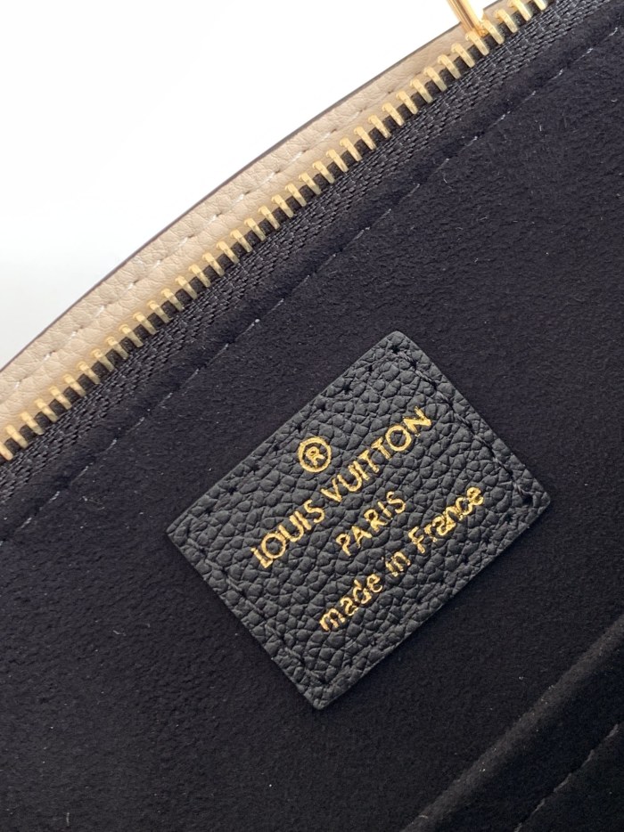  Handbag   Louis Vuitton  M58913   size  29 x 18 x 12.5  cm