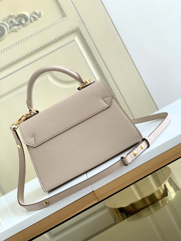   Handbag   Louis Vuitton  M57093  size  17.0 x 25.0 x 11.0  cm  