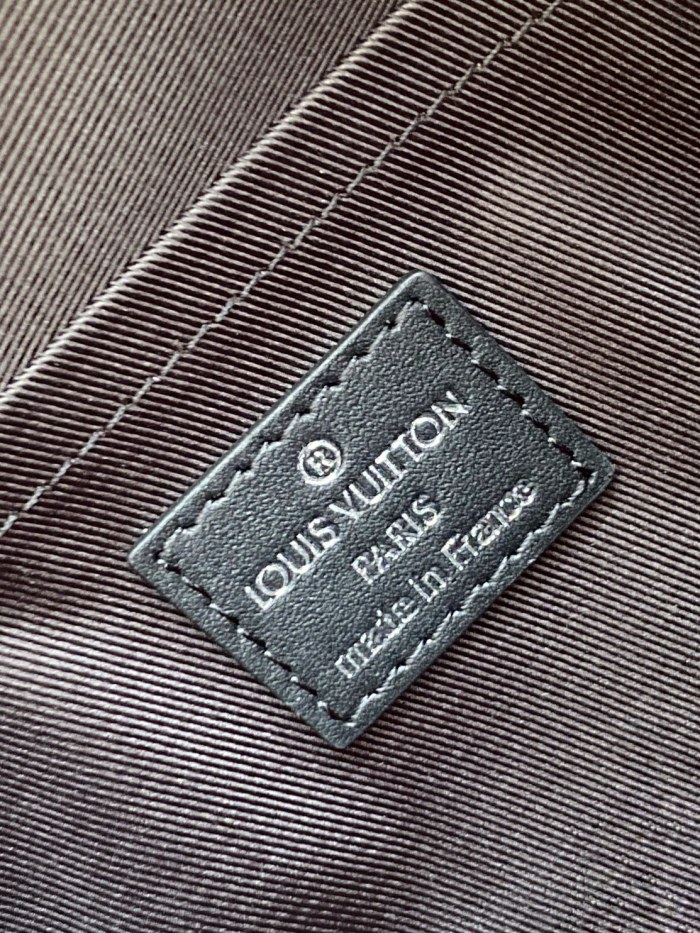  Handbag  Louis Vuitton  M58489  size  22 x 18 x 8   cm