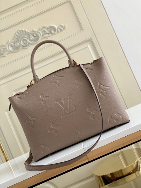  Handbag  Louis Vuitton  M45833 size  34 x 24 x 15  cm