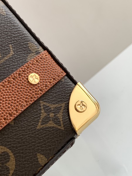 Handbag    Louis Vuitton  M45785  size  21.5 x 15 x 7 cm