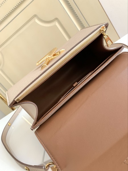   Handbag   Louis Vuitton  M57093  size  17.0 x 25.0 x 11.0  cm  