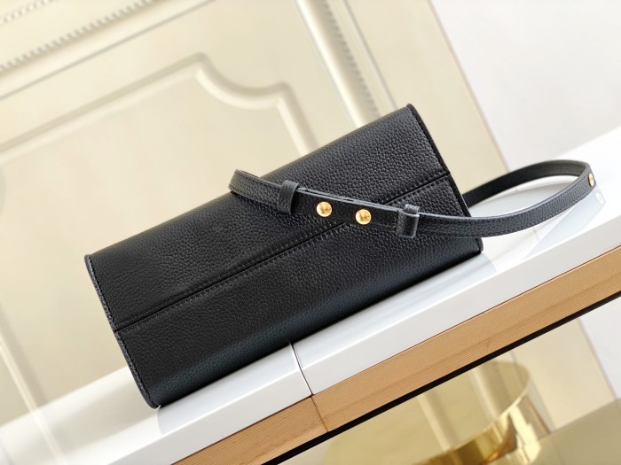  Handbag   Louis Vuitton   M57093   size  17.0 x 25.0 x 11.0  cm 