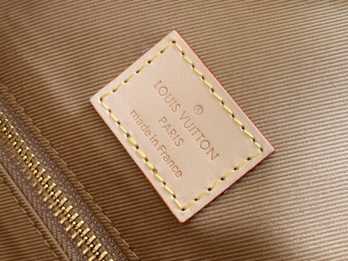  Handbag   Louis Vuitton   M43704  size   35.5 × 14.0× 33.5  cm 