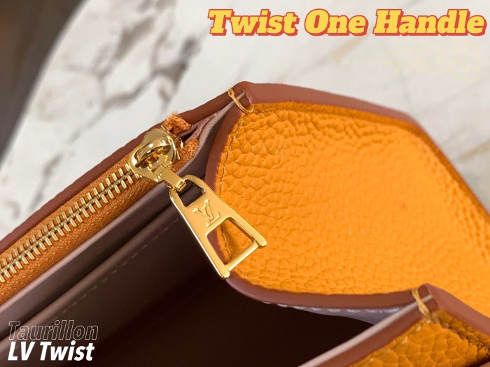 Handbag   Louis Vuitton   M57136   size  17.0 x 25.0 x 11.0  cm 