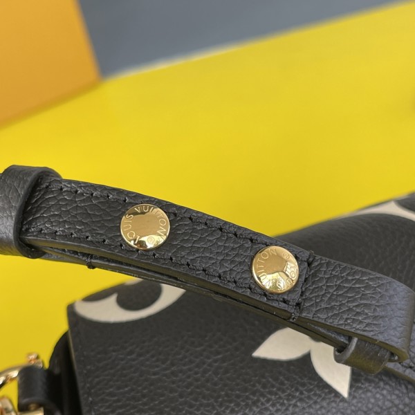  Handbag   Louis Vuitton  M45859   size  24 x 14 x 9  cm