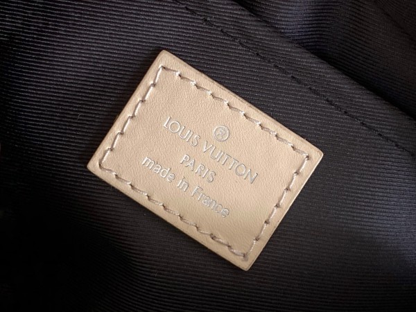  Handbag   Louis Vuitton  44480  size  18.5 x 13 x 8  cm