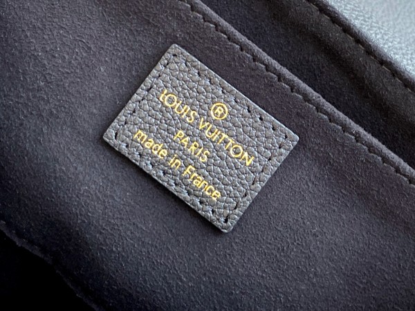  Handbag   Louis Vuitton  M45859  size  24 x 14 x 9   cm