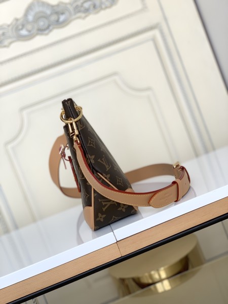  Handbag  Louis Vuitton   M45354  size  28.0 x 25.0 x 9.0  cm