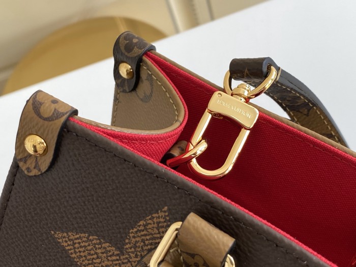  Handbag    Louis Vuitton  M44654  size  25-19-11.5  cm 