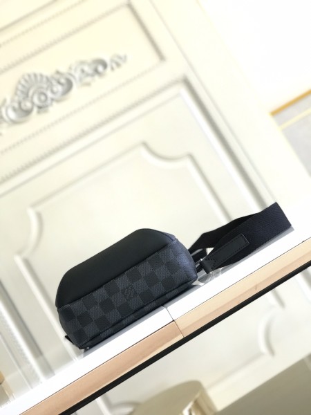  Handbag   Louis Vuitton    N40008  size  20 x 31 x 10 cm