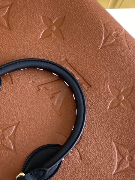 Handbag   Louis Vuitton   M58521  size   35-28-15 cm