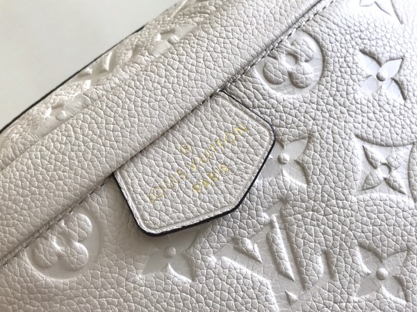  Handbag   Louis Vuitton  M44836  size  37*14*13  cm