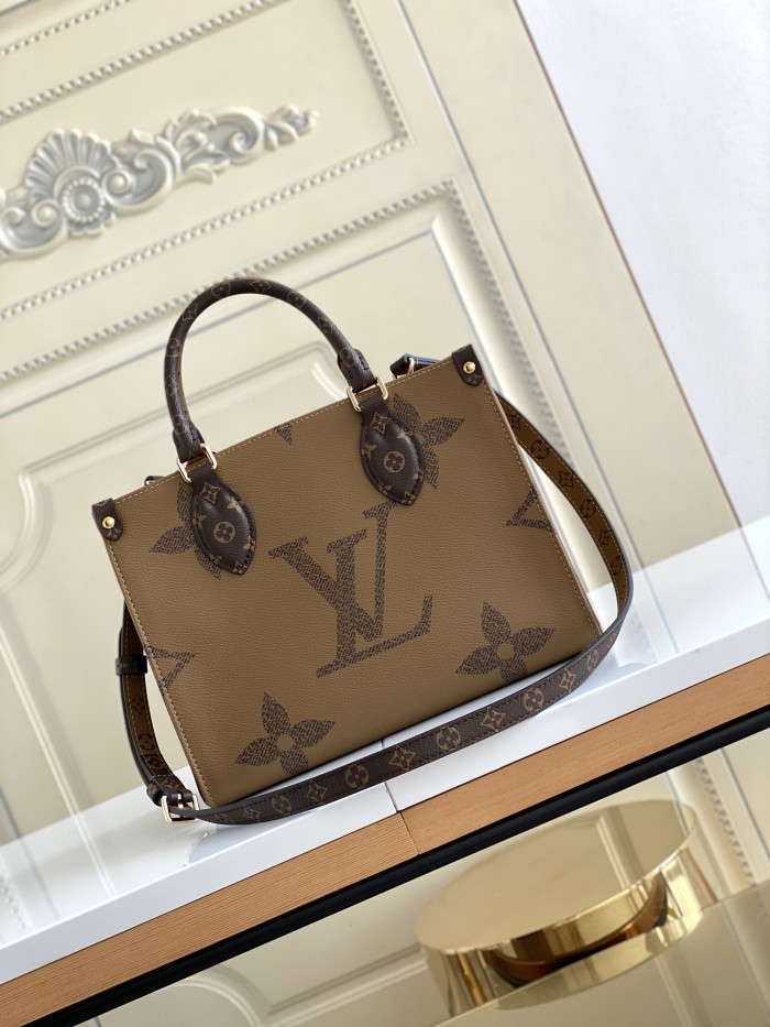  Handbag    Louis Vuitton  M44654  size  25-19-11.5  cm 
