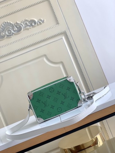  Handbag Louis Vuitton  44480  size  18.5 x 13 x 8  cm