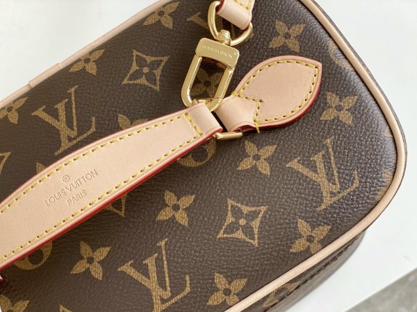 LOUIS VUITTON Canvas With Leather Makeup Bags Handbags Small Size Women's Brown M42265 size 24*14.5*18 cm