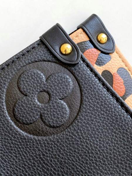 Handbag   Louis Vuitton  M58522  size   35-28-15  cm