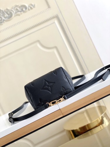  Handbag   Louis Vuitton   M80738  size  13 x 19 x 8  cm