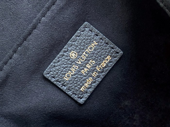  Handbag   Louis Vuitton   M80738  size  13 x 19 x 8  cm